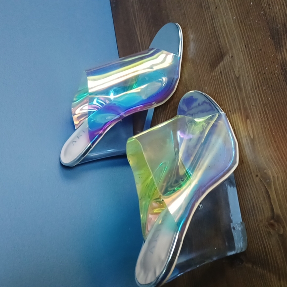 Akira iridescent  wedges - Picture 12 of 12
